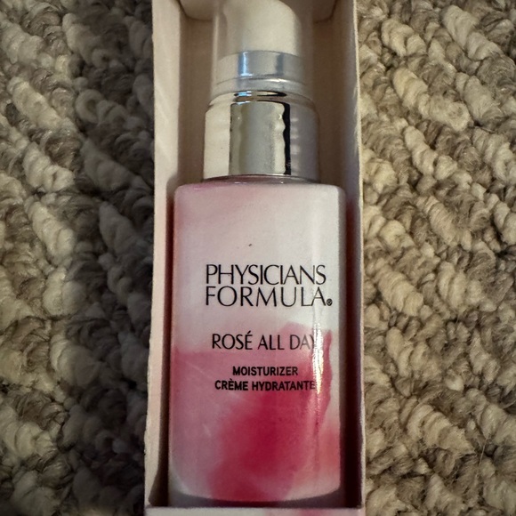 MAC Cosmetic Bag with Revlon and Physicans Formula Products - Picture 8 of 8